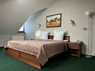 Гостиница Мономах Владимир Джуниор сюит мансардный этаж-11