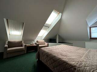 Гостиница Мономах Владимир Джуниор сюит мансардный этаж-5