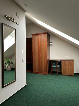 Гостиница Мономах Владимир Джуниор сюит мансардный этаж-9