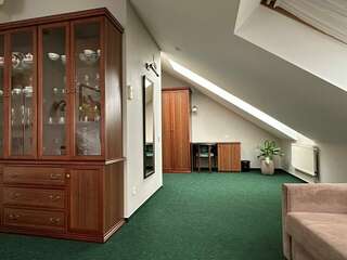 Гостиница Мономах Владимир Джуниор сюит мансардный этаж-7