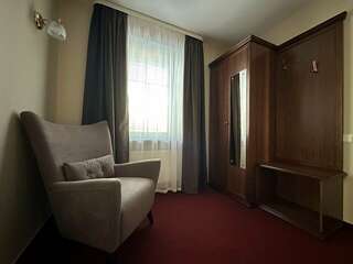 Гостиница Мономах Владимир Джуниор сюит-8